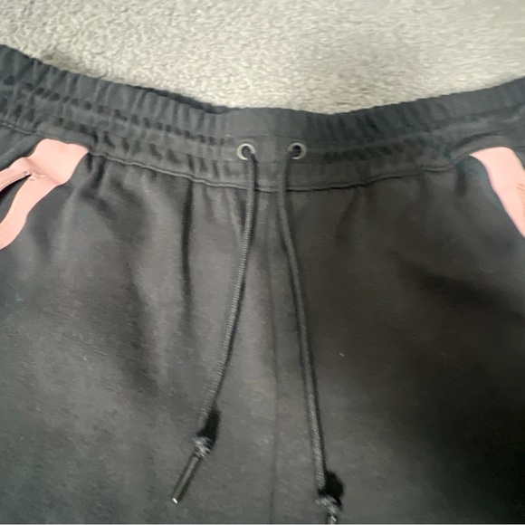 adidas 2022-23 Real Madrid Travel Pants - Black-Pink - Picture 4 of 7